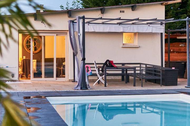Gîte pour 4 personnes, avec jardin et terrasse à Saint-Seine-en-Bâche