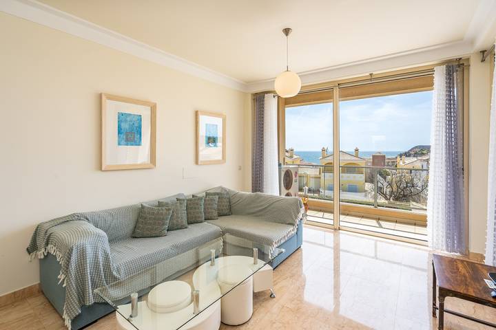 Entire apartment, Apartment 'Brightness Comfort In Burgau' with Sea View, Wi-Fi and Air Conditioning in Praia do Burgau, Luz