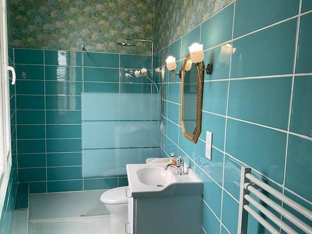 Double Room with Private Bathroom in Loudun, Vienne (France)