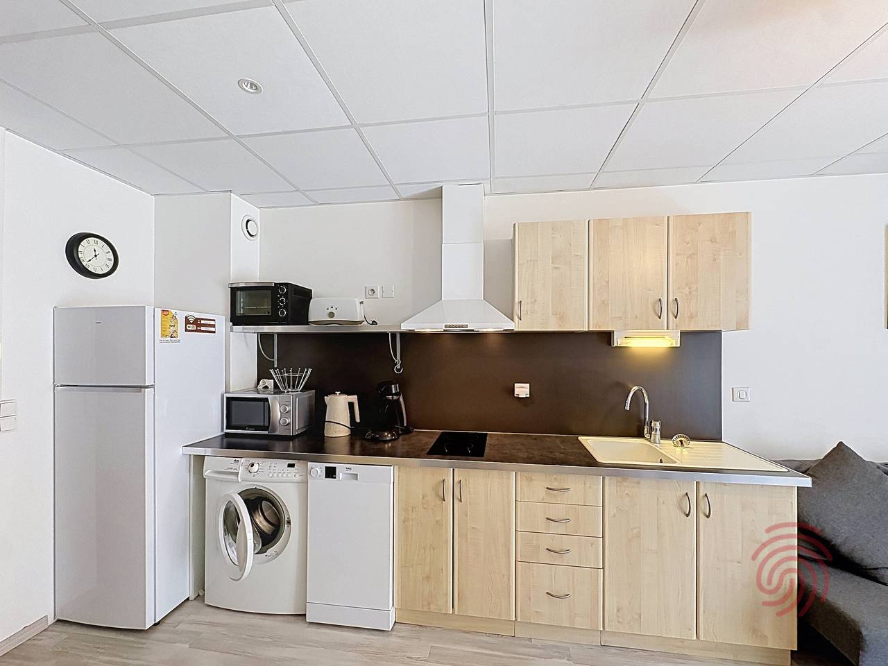Apartamento entero, Hermoso apartamento F2 con balcón y Wifi, cerca de termales y golf, Lamalou-les-Bains in Lamalou-les-Bains, Region de Béziers