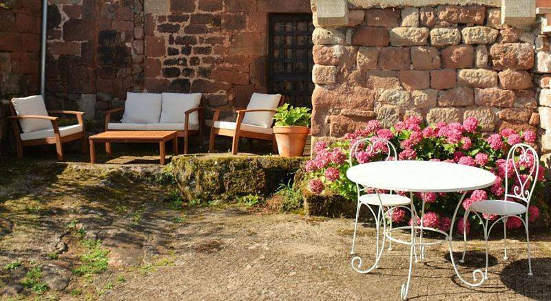 Location de vacances pour 10 personnes, avec terrasse ainsi que vue et jardin à Nauviale - 3