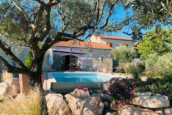 Location de vacances pour 7 personnes, avec balcon et jardin à Saint-Julien-de-Cassagnas