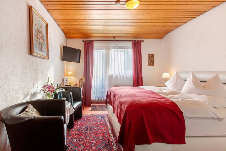 Hotel Bären – Three-Star: Double Room 6 / Breakfast Included / 3 Guests / Balcony & WiFi in Bernau im Schwarzwald, Syd-Sorteskoven