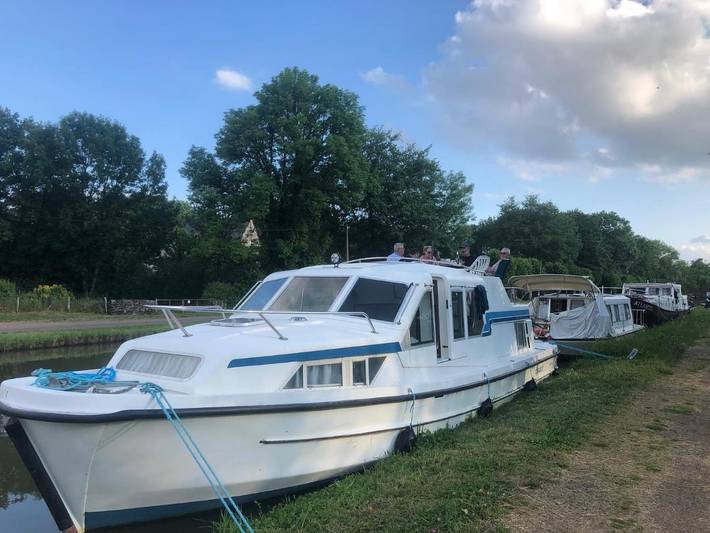 Bateau pour 4 personnes, avec Terrasse et Vue à Châtillon-en-Bazois - 3