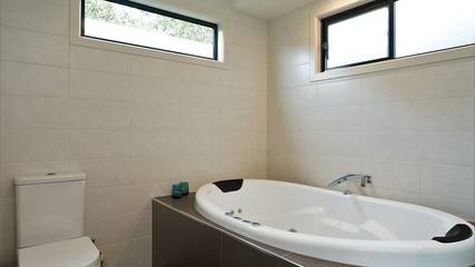 Log Cabin for 2 People in Yanakie, Shire of South Gippsland, Photo 1