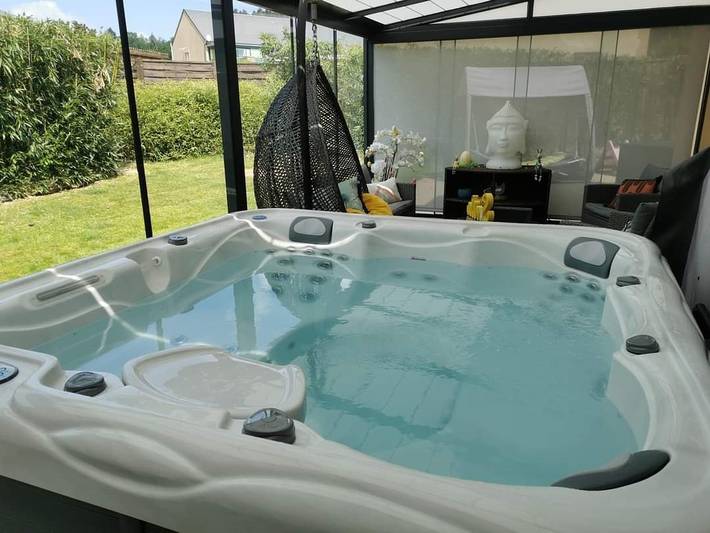 Gîte pour 4 personnes, avec jardin ainsi que jacuzzi et terrasse dans les Ardennes