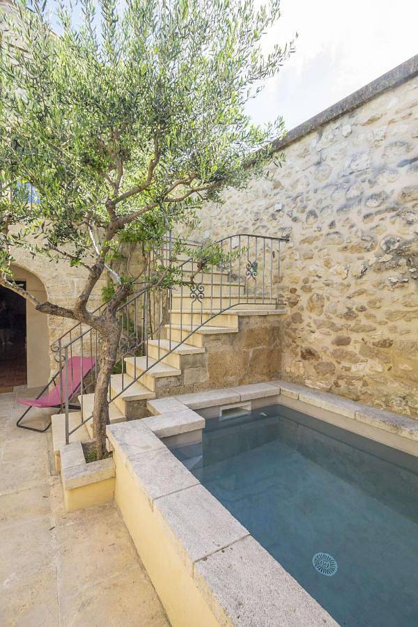 Location de vacances pour 6 personnes, avec terrasse ainsi que jardin et piscine à Saint-Hilaire-d'Ozilhan - 2