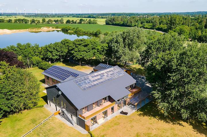 Ferienhaus für 16 Personen, mit Sauna und Garten