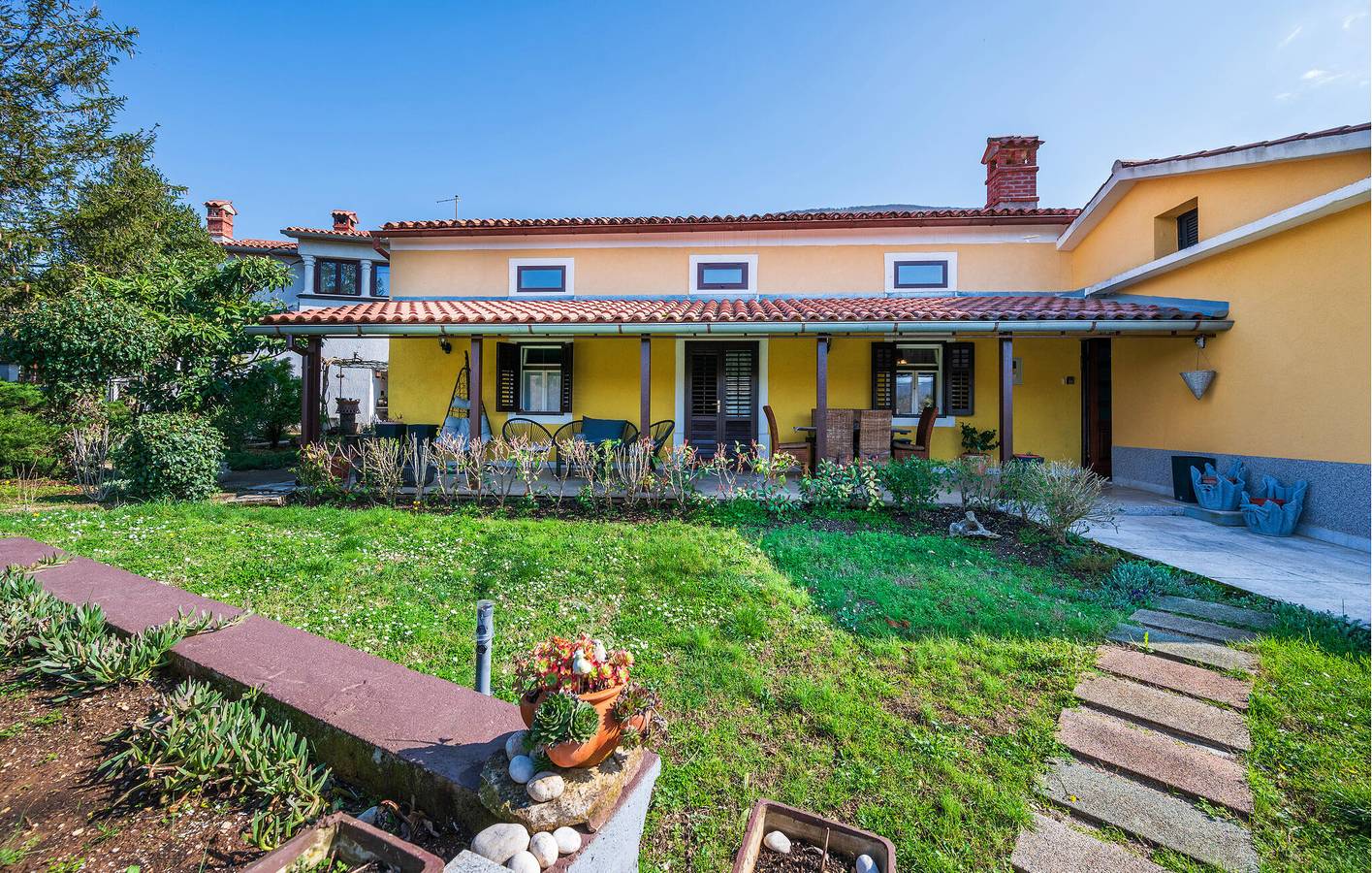 Gemütliche 2-Zimmer-Wohnung mit Terrasse, WLAN und Parkplatz in der Nähe der Küste von Plomin in Plomin, Ostküste Istrien