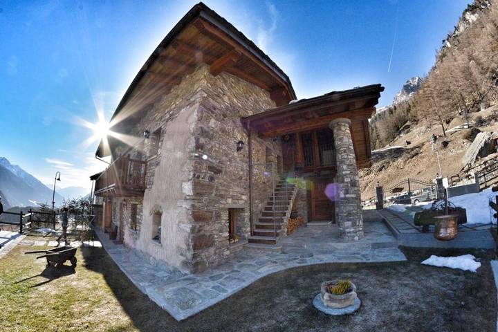 Location de vacances pour 2 personnes, avec vue ainsi que terrasse et jardin à Bionaz - 4