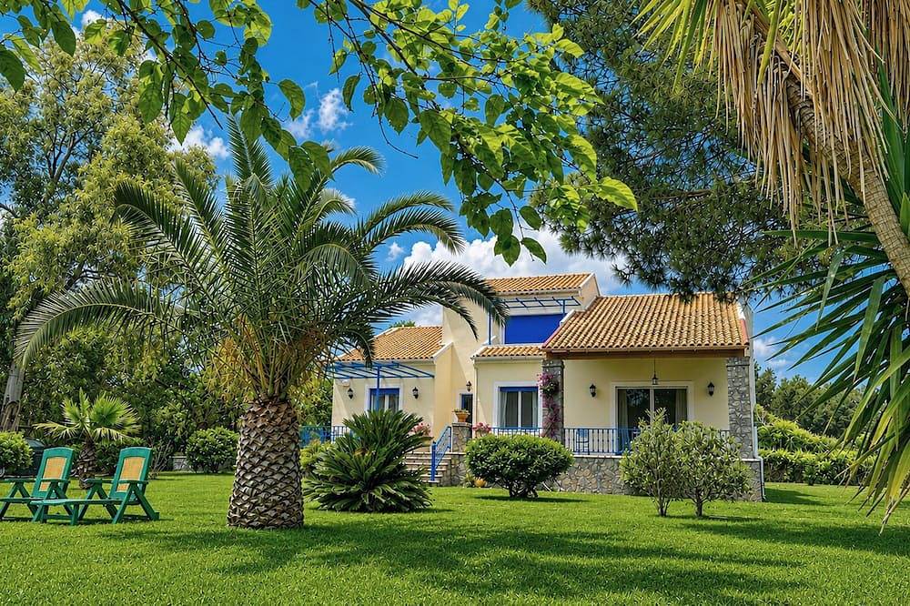 Superbe villa en bord de mer à Corfou avec jardins luxuriants privés in Corfou