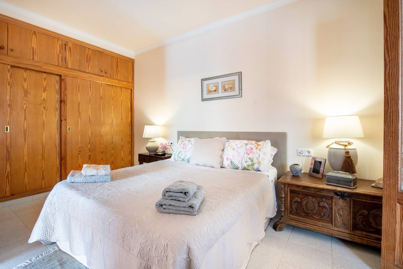 Appartement Carla vlak bij het strand met ruim balkon, bergzicht, wifi en airco, foto 13