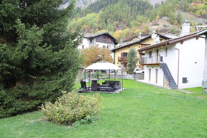 Appartement de vacances pour 4 personnes, avec Balcon ainsi que Jardin et Vue dans Entrèves