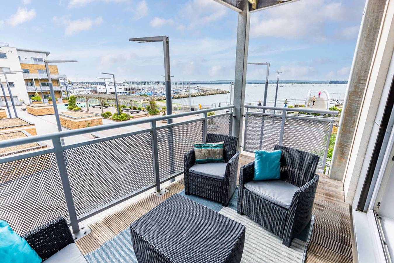 Entire apartment, Harbourside Retreat- Balcony with Harbour Views in Poole, Poole Harbour