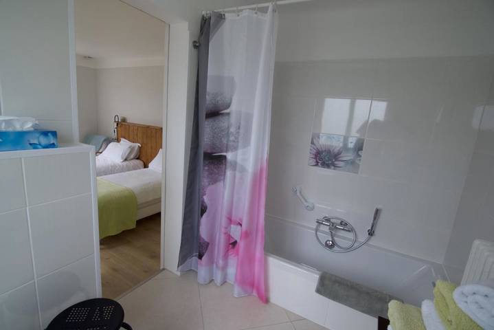 Twin Room with Private Bathroom in Eu, Région de Dieppe