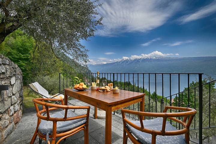 Ferienwohnung für 4 Personen, mit Terrasse und Seeblick in Gargnano