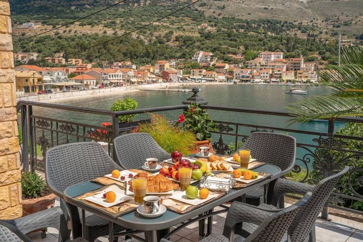 Διαμερίσματα διακοπών για 6 άτομα, με ταράτσα και θέα στην Αγία Ευφημία