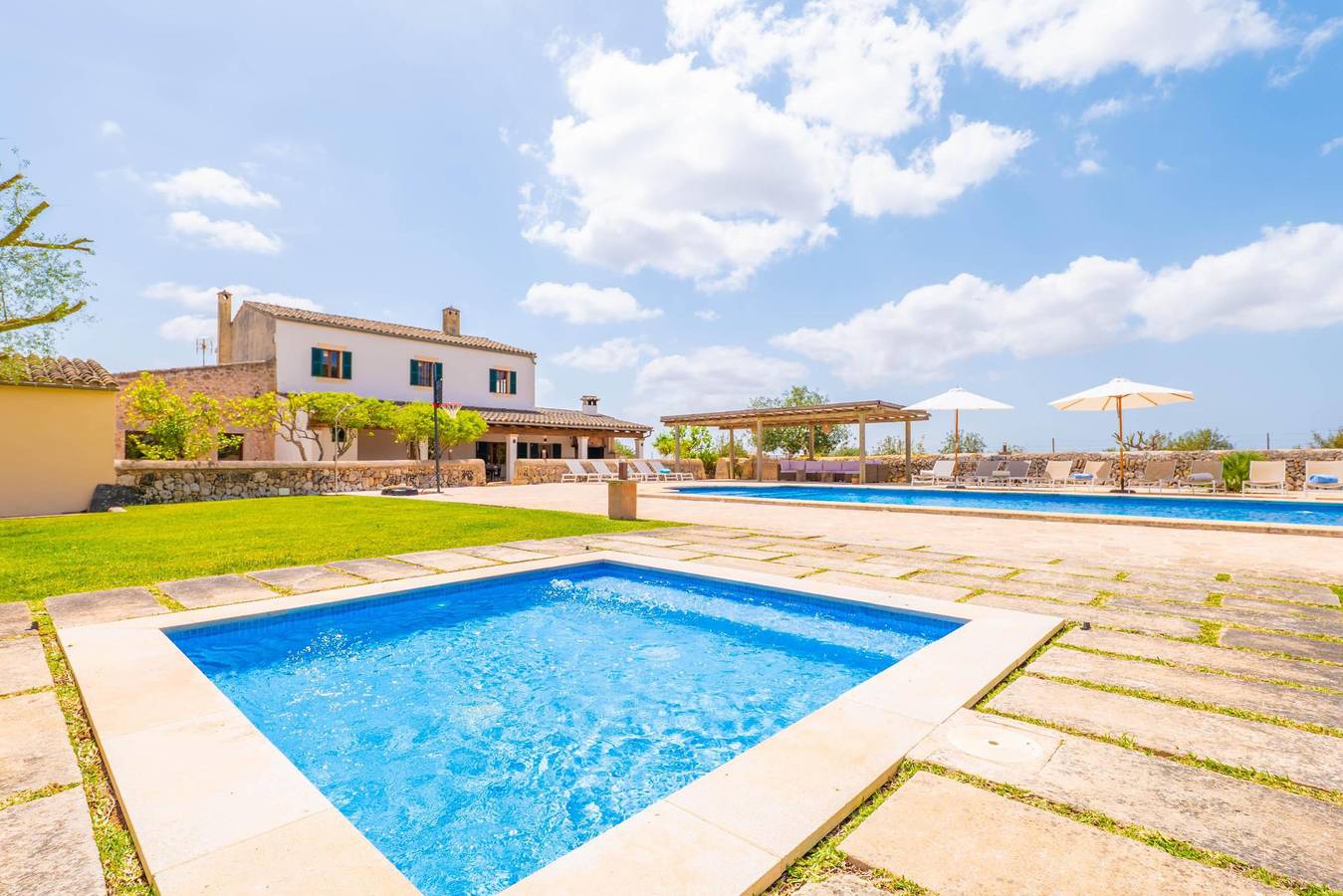 Geheel vakantieappartement, Vakantieappartement voor 16 personen met terras in Campos, Zuid-Mallorca