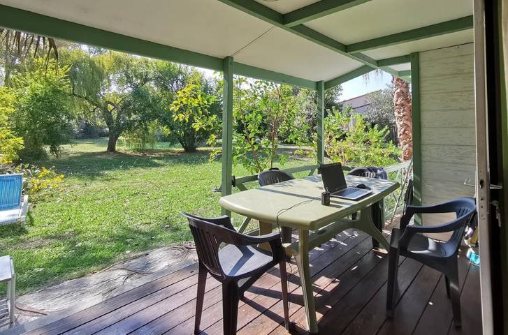 Chalet pour 4 personnes, avec vue ainsi que jardin et terrasse