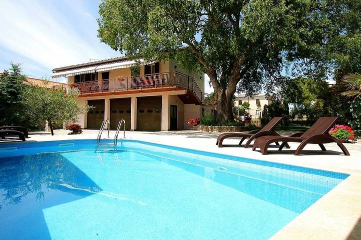 Ferienwohnung für 5 Personen, mit Balkon und Garten sowie Pool