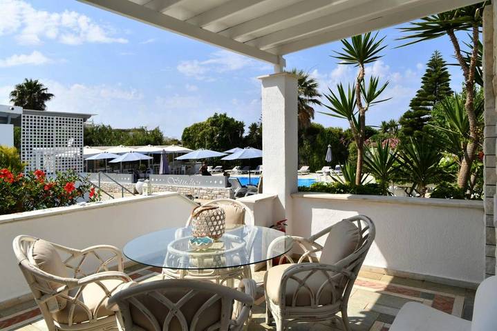 Appartement de vacances pour 5 personnes, avec jardin ainsi que jacuzzi et piscine