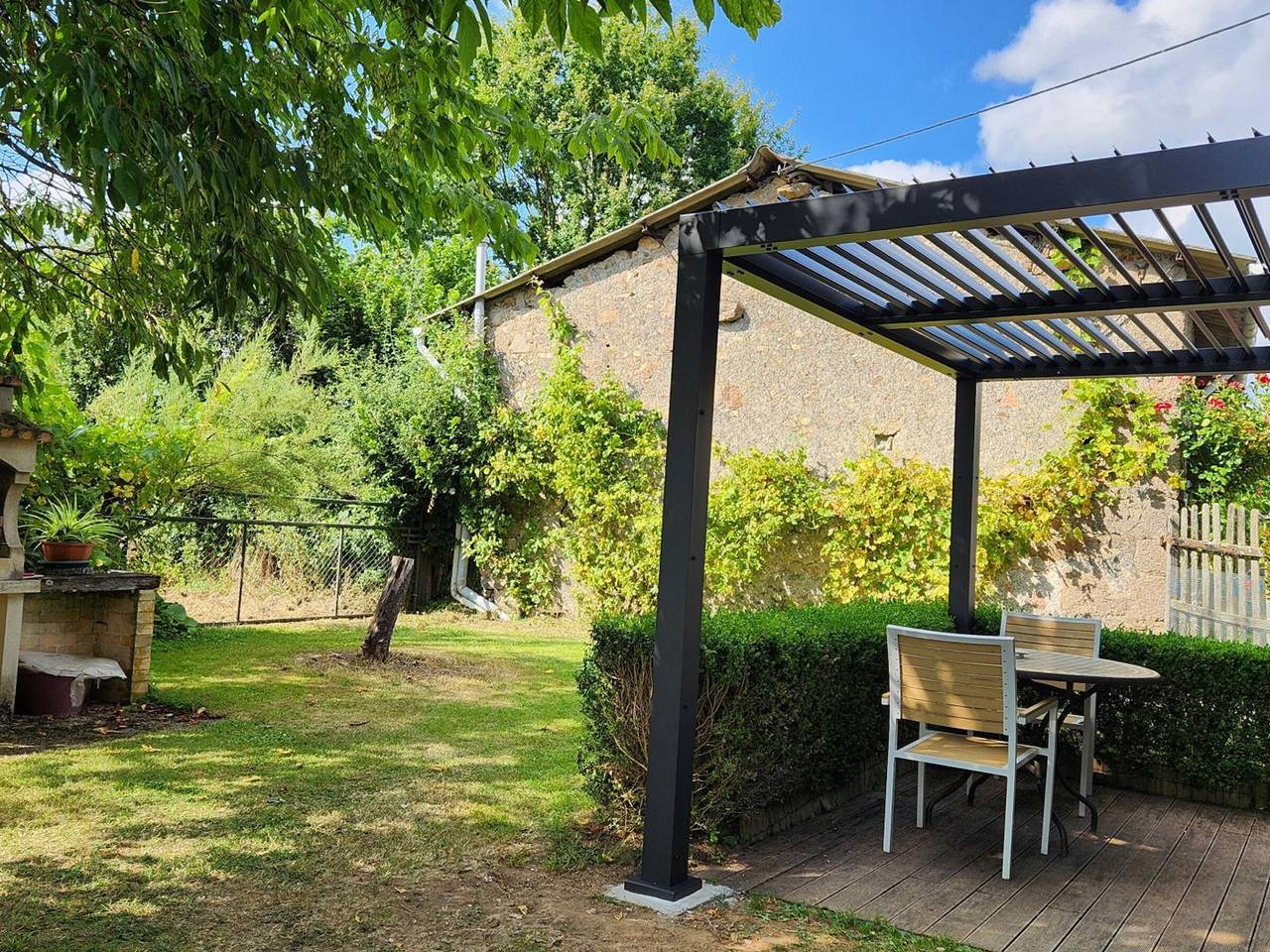 Gîte rural avec jardin clos, animaux acceptés in Hyds, Région de Montluçon