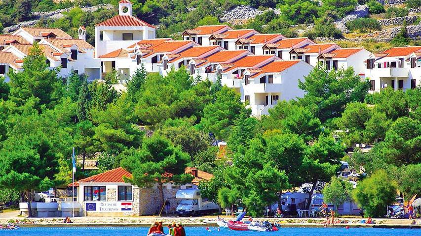 Ferienwohnung für 4 Personen, mit Pool und Balkon/Terrasse in Tisno