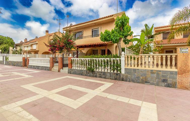 Ferienhaus für 7 Personen, mit Terrasse und Garten in Los Alcázares