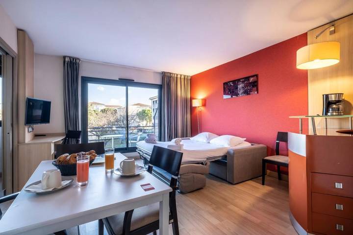 Location de vacances pour 2 personnes, avec balcon ainsi que piscine et sauna dans Aeroport Toulouse - Blagnac - 3