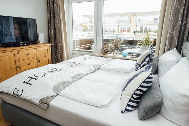 Ganze Wohnung, Helle moderne 1-Zimmer- Ferienwohnung im Herzen Wenningstedts in Wenningstedt, Sylt