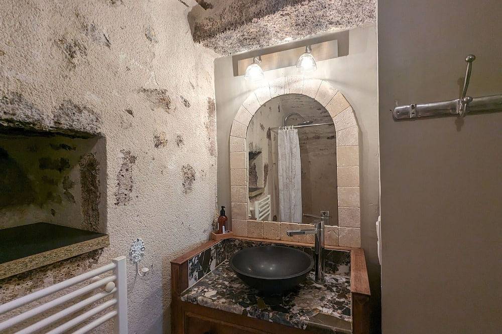 Ganze Wohnung, Charmantes Loft in der Altstadt, kostenloses Parken in der Nähe, nahe Schloss Naillac in Le Blanc, Le Blanc und Umgebung