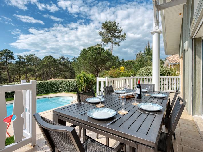 Location de vacances pour 6 personnes, avec piscine ainsi que jardin et terrasse dans Golf de la Méjanne - 3