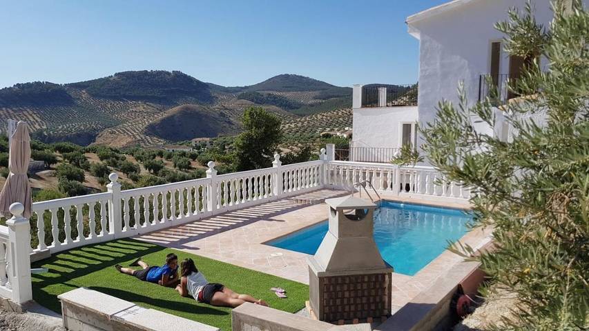 Apartamento para 6 personas, con Balcón y Terraza además de Jardín y Piscina en Alcaudete