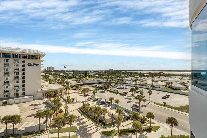 Vacation rental for 6 people, with balcony and hot tub in Daytona Beach Shores