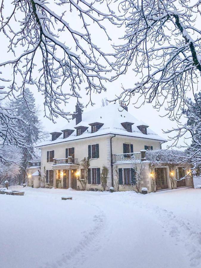 Cottage pour 14 personnes, avec vue et jardin ainsi que terrasse et piscine à Échenevex