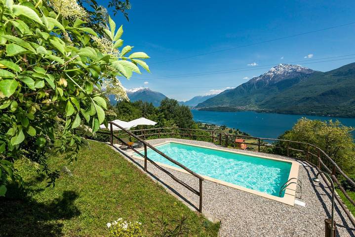 Holiday rental for 2 people, with pool and garden as well as lake view in Lake Como