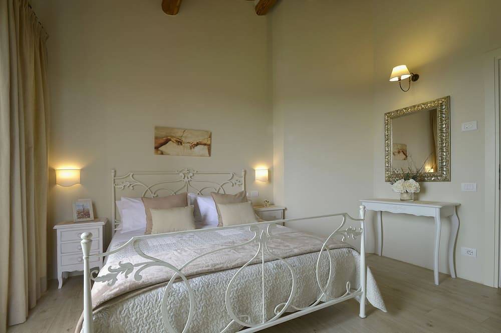 Fienile: luxury countryside villa, shared pool, ideal base to discover Tuscany in Siena, Siena Province