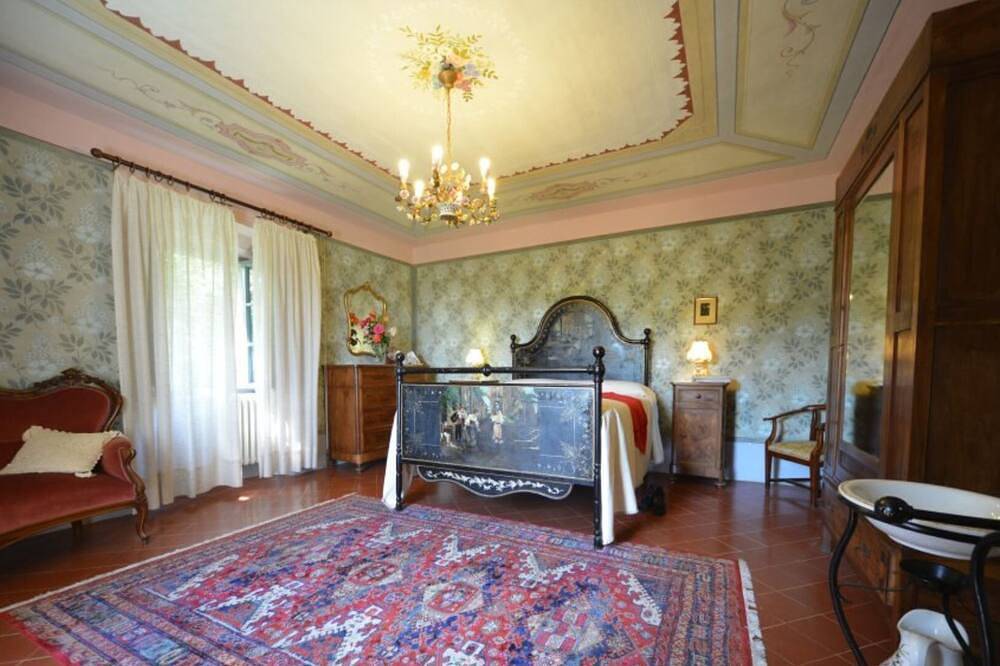 Palazzo Delle Rose & Torre Monterchi in Monterchi, Valtiberina