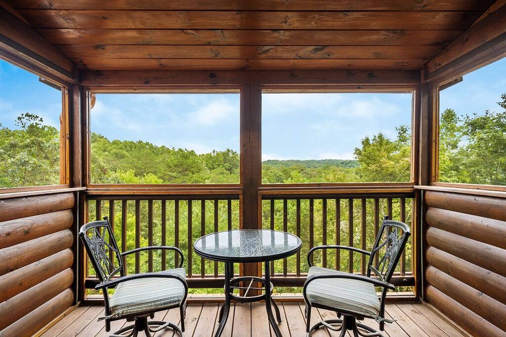 Schöne Berghütte mit Whirlpool, Billardtisch, 3 Decks und eine tolle Aussicht! in Chattahoochee National Forest