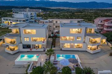 Ferienhaus für 2 Personen, mit Terrasse und Pool, mit Haustier in Novalja