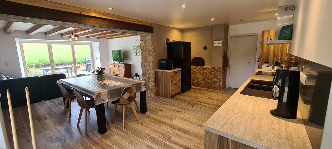 Gîte pour 6 personnes, avec terrasse ainsi que piscine et jardin, animaux acceptés à Foncine-le-Haut - 2