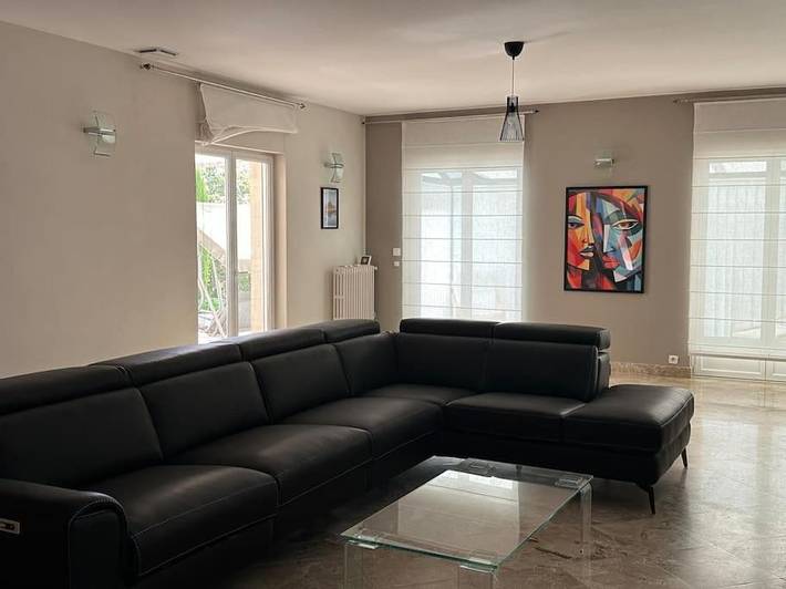 Location de vacances pour 12 personnes, avec jardin ainsi que piscine et vue, animaux acceptés à Villemoustaussou - 3