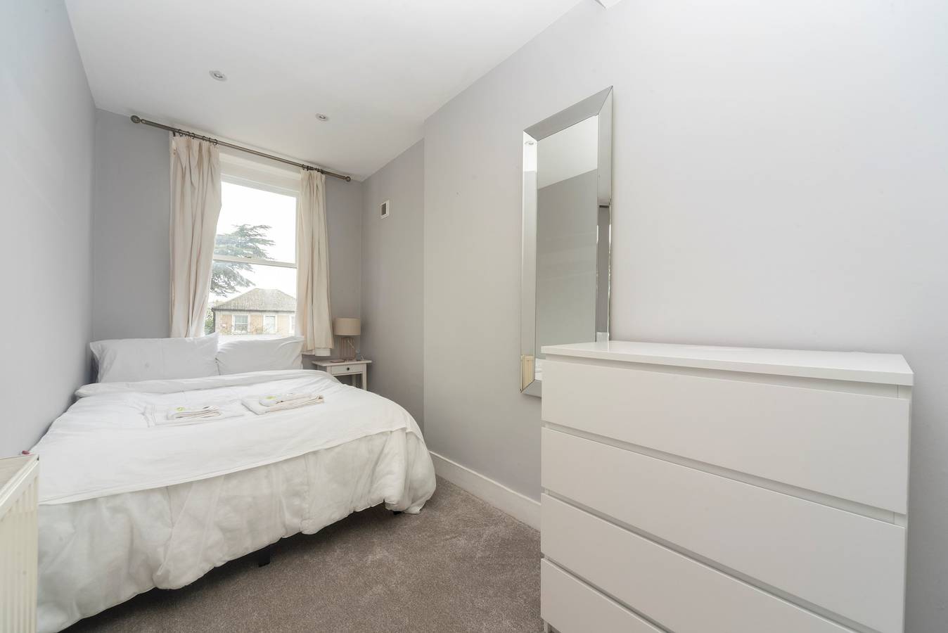 Entire apartment, Cosy Apartment 5 Minutes From Station - Pass the Keys in Surbiton, London