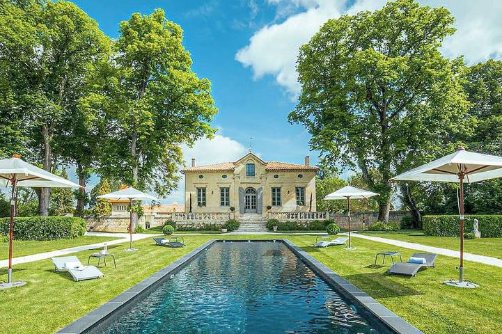 Maison de vacances pour 4 personnes, avec Jacuzzi et Terrasse ainsi que Jardin et Piscine
