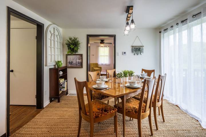 Vacation home for 7 people, with balcony and yard, kid friendly in Ohio