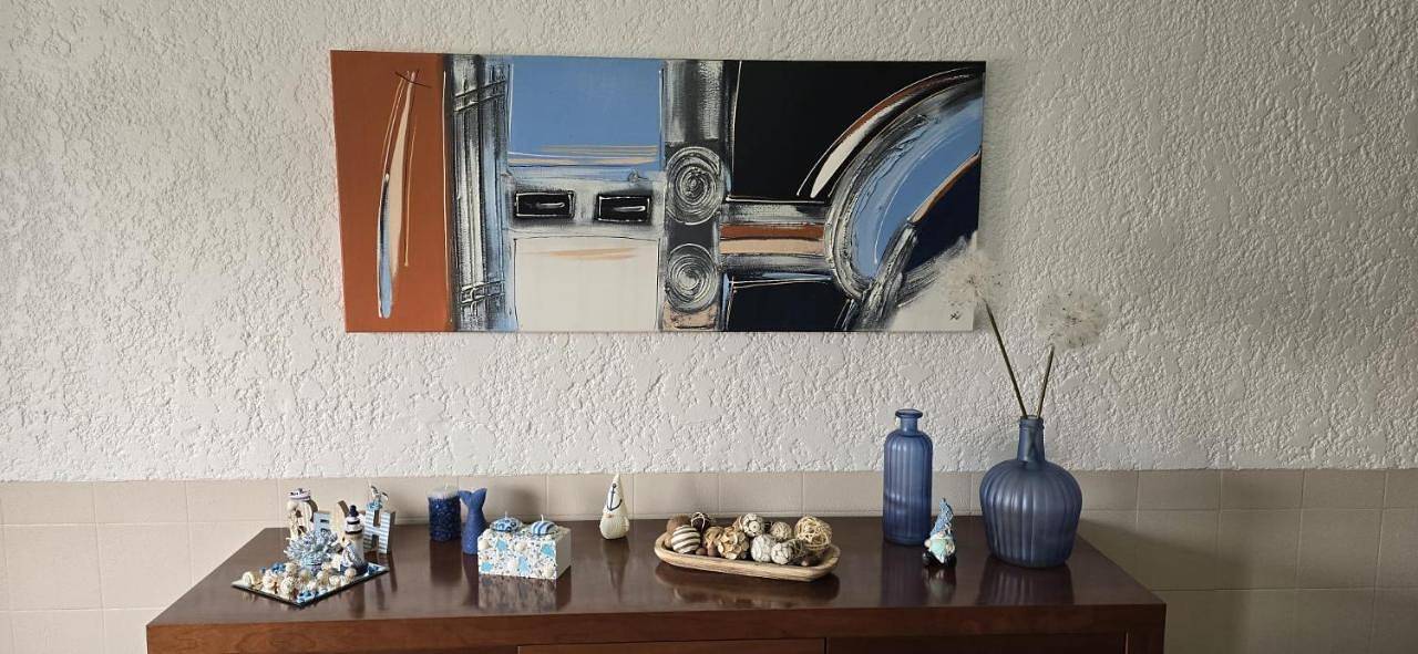 Three-Bedroom House in Atouguia da Baleia, Leiria distrito