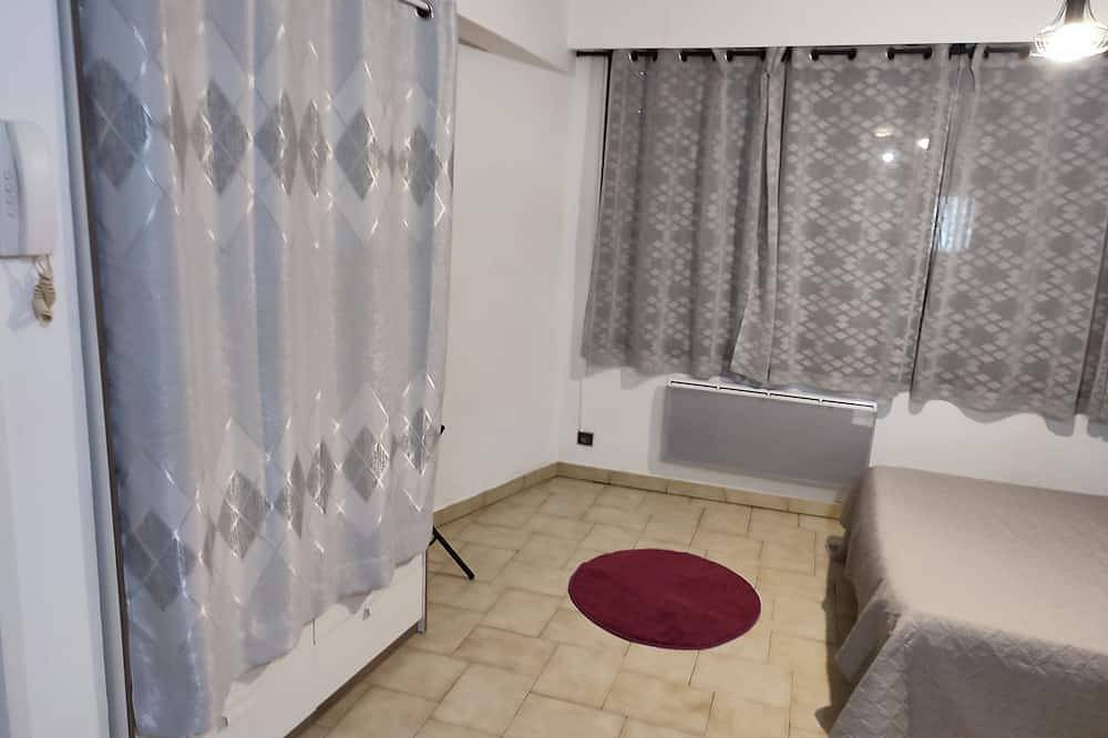 Entire apartment, Grand Studio Saint Lazare in Manosque, Parc naturel régional du Luberon