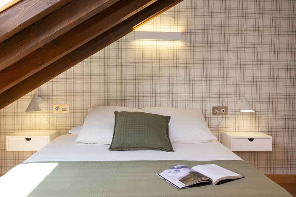Entire apartment, La Buhardilla de Menta by Bevalle in Escarrilla, Sallent de Gállego