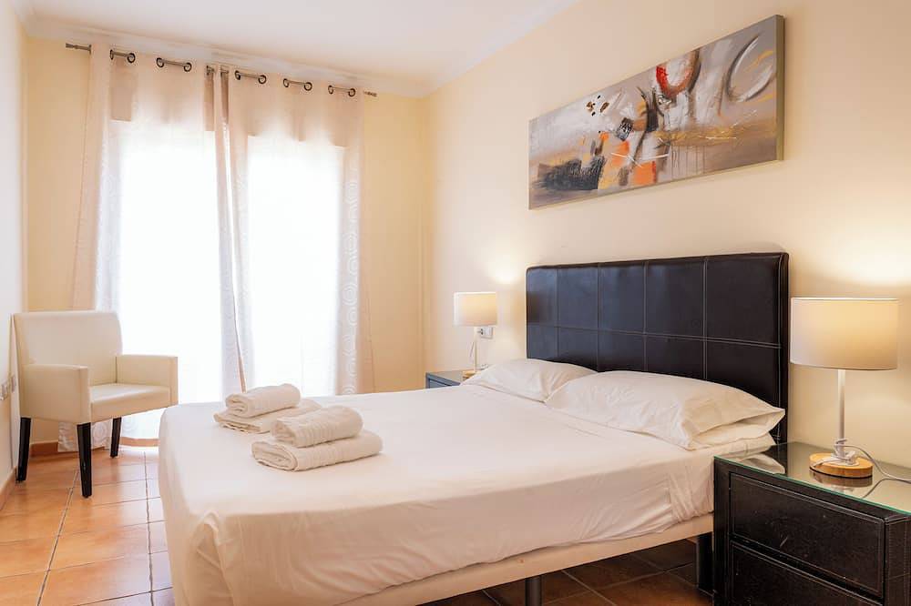 3 bedroom villa in quiet complex with swimming pools / private wifi / Uktv in Oasis Tamarindo, La Oliva