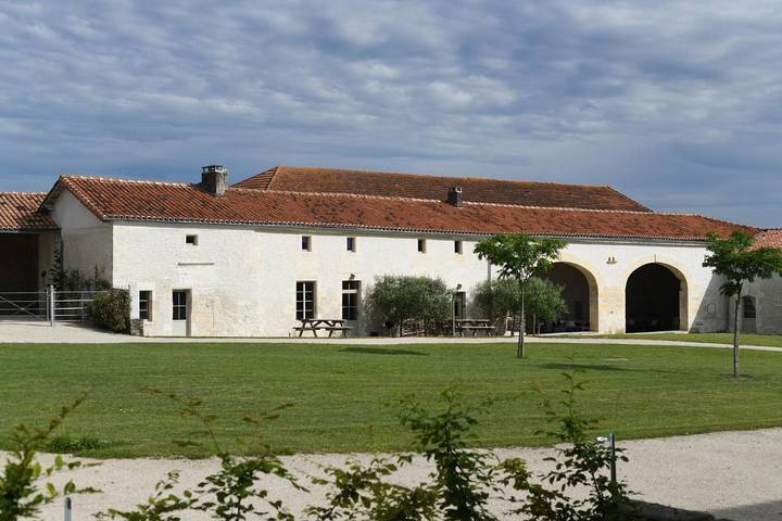Location de vacances pour 2 personnes, avec piscine ainsi que terrasse et vue dans Réaux - 4